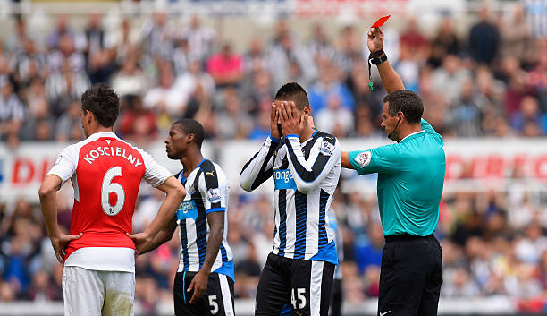 NEWCASTLE UPON TYNE, ENGLAND - AUGUST 29: Aleksandar Mitrovic (2nd R) of Newcastle United is shown a red card by referee Andre Marriner (1st R) during the Barclays Premier League match between Newcastle United and Arsenal at St James' Park on August 29, 2015 in Newcastle upon Tyne, United Kingdom. (Photo by Stu Forster/Getty Images)