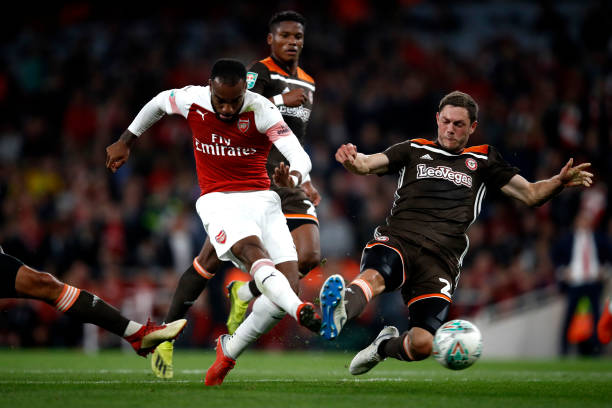 LONDON, ENGLAND - SEPTEMBER 26: Alexandre Lacazette of Arsenal scores his sides third goal during the Carabao Cup Third Round match between Arsenal and Brentford at Emirates Stadium on September 26, 2018 in London, England. (Photo by Julian Finney/Getty Images)