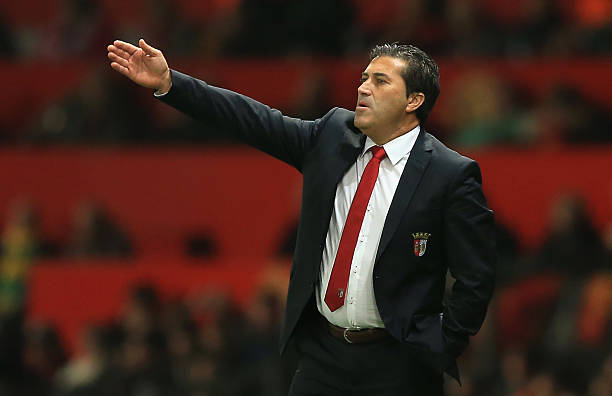 MANCHESTER, ENGLAND - OCTOBER 23:  Head Coach of SC Braga Jose Peseiro gestures during the UEFA Champions League Group H match between Manchester United and SC Braga at Old Trafford on October 23, 2012 in Manchester, England.  (Photo by Richard Heathcote/Getty Images)