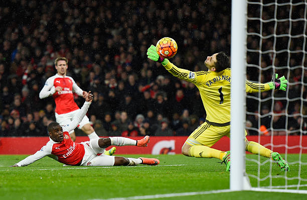 LONDON, ENGLAND - MARCH 02:  Joel Campbell of Arsenal scores the opening goal past Lukasz Fabianski goalkeeper of Swansea City during the Barclays Premier League match between Arsenal and Swansea City at the Emirates Stadium on March 2, 2016 in London, England.  (Photo by Mike Hewitt/Getty Images)