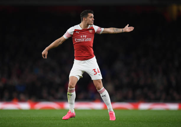 LONDON, ENGLAND - OCTOBER 22:  Granit Xhaka of Arsenal shouts instructions during the Premier League match between Arsenal FC and Leicester City at Emirates Stadium on October 22, 2018 in London, United Kingdom. (Photo by Shaun Botterill/Getty Images)