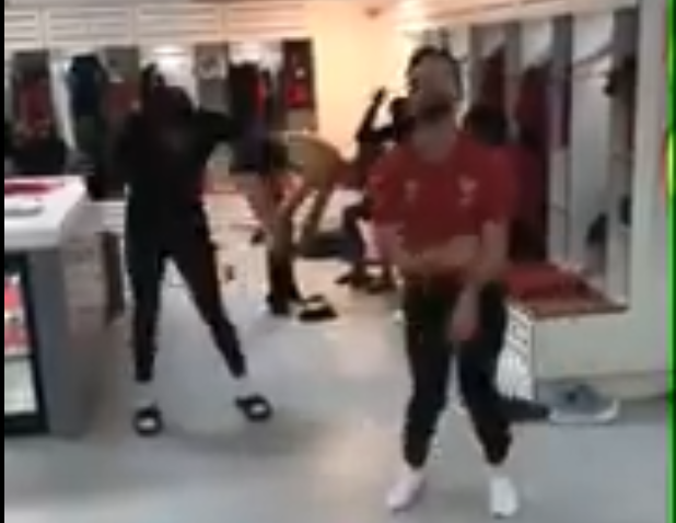 Shkodran Mustafi and Pierre-Emerick Aubameyang dancing, filmed by Mesut Ozil