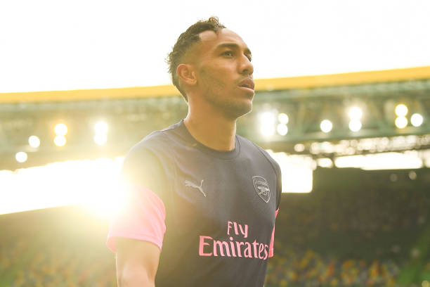 LISBON, PORTUGAL - OCTOBER 25: Pierre-Emerick Aubameyang of Arsenal FC looks on duirng the warm up prior to the UEFA Europa League Group E match between Sporting CP and Arsenal at Estadio Jose Alvalade on October 25, 2018 in Lisbon, Portugal. (Photo by David Ramos/Getty Images)