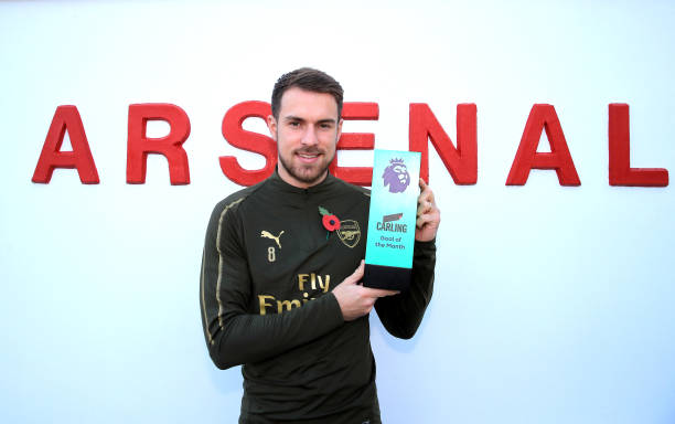 ST ALBANS, ENGLAND - NOVEMBER 09: Arron Ramsey is presented with his Carling Goal of the Month Award for October at London Colney on November 9, 2018 in St Albans, England. (Photo by Marc Atkins/Getty Images)
