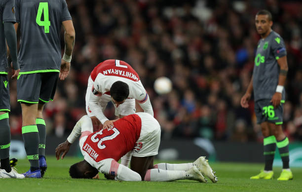 LONDON, ENGLAND - NOVEMBER 08: Henrikh Mkhitaryan of Arsenal stands over Danny Welbeck of Arsenal as he is injured during the UEFA Europa League Group E match between Arsenal and Sporting Lisbon at Emirates Stadium on November 08, 2018 in London, United Kingdom. (Photo by Richard Heathcote/Getty Images)