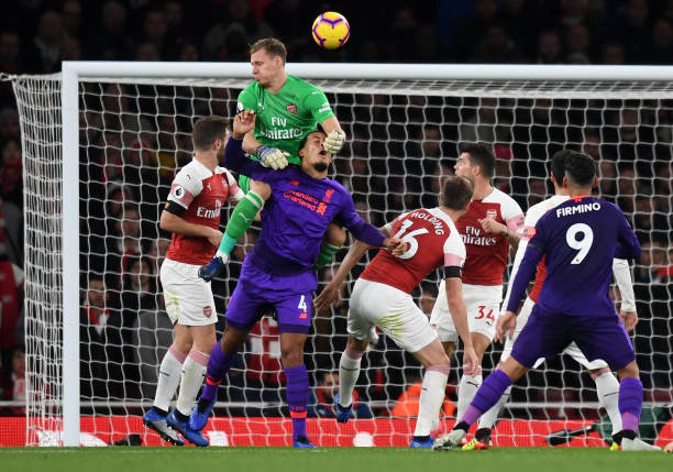 LONDON, ENGLAND - NOVEMBER 03:  Virgil van Dijk of Liverpool heads the ball and hits the post as he collides with Bernd Leno of Arsenal during the Premier League match between Arsenal FC and Liverpool FC at Emirates Stadium on November 3, 2018 in London, United Kingdom.  (Photo by Michael Regan/Getty Images)
