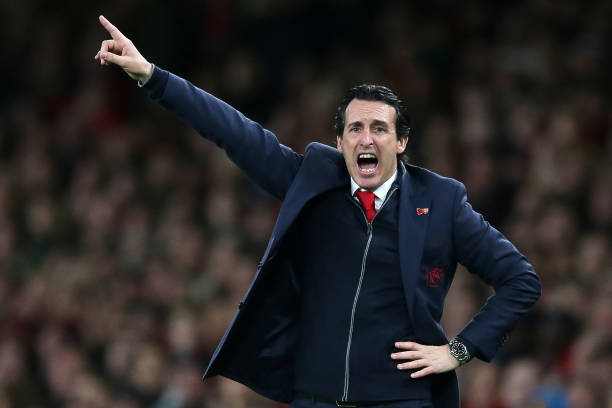 Arsenal's Spanish head coach Unai Emery gestures on the touchline during the English Premier League football match between Arsenal and Wolverhampton Wanderers at the Emirates Stadium in London on November 11, 2018. (Photo by Daniel LEAL-OLIVAS / AFP) / RESTRICTED TO EDITORIAL USE. No use with unauthorized audio, video, data, fixture lists, club/league logos or 'live' services. Online in-match use limited to 120 images. An additional 40 images may be used in extra time. No video emulation. Social media in-match use limited to 120 images. An additional 40 images may be used in extra time. No use in betting publications, games or single club/league/player publications. / (Photo credit should read DANIEL LEAL-OLIVAS/AFP/Getty Images)