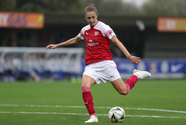 KINGSTON UPON THAMES, ENGLAND - OCTOBER 14: Vivianne Miedema of Arsenal shoots and scores her team's second goal during the FA WSL match between Chelsea Women and Arsenal at The Cherry Red Records Stadium on October 14, 2018 in Kingston upon Thames, England. (Photo by Kate McShane/Getty Images)