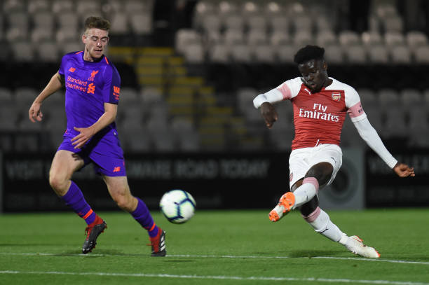 BOREHAMWOOD, ENGLAND - SEPTEMBER 21: Bukayo Saka of Arsenal shoots during the Premier League 2 match between Arsenal and Liverpool at Meadow Park on September 21, 2018 in Borehamwood, England. (Photo by Harriet Lander/Getty Images)