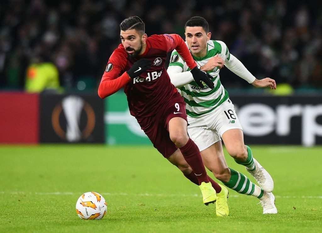 Salzburg's Israeli striker Moanes Dabour (L) vies with Celtic's Australian midfielder Tom Rogic during the UEFA Europa League group B football match between Celtic and Salzburg at Celtic Park stadium in Glasgow, Scotland on December 13, 2018. (Photo by ANDY BUCHANAN / AFP / Getty Images)