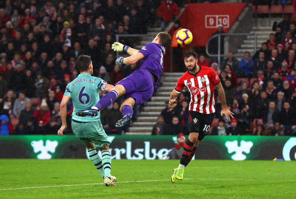 SOUTHAMPTON, ENGLAND - DECEMBER 16: Charlie Austin of Southampton scores his team's third goal as Bernd Leno of Arsenal reaches for the ball during the Premier League match between Southampton FC and Arsenal FC at St Mary's Stadium on December 16, 2018 in Southampton, United Kingdom. (Photo by Clive Rose/Getty Images)