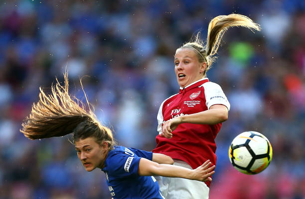 LONDON, ENGLAND - MAY 05: Hannah Blundell of Chelsea and Beth Mead of Arsenal battle for an aerial ball during the SSE Women's FA Cup Final match between Arsenal Women and Chelsea Ladies at Wembley Stadium on May 5, 2018 in London, England. (Photo by Jordan Mansfield/Getty Images)