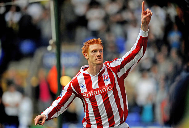 Stoke City's English striker Dave Kitson celebrates scoring during the English Premier League football match between Bolton Wanderers and Stoke City at The Reebok Stadium in Bolton, north-west England, on September 19, 2009. AFP PHOTO/PAUL ELLIS