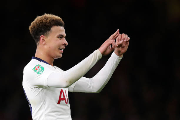 LONDON, ENGLAND - DECEMBER 19: Dele Alli of Tottenham Hotspur gestures the score to the crowd after being hit by a water bottle during the Carabao Cup Quarter Final match between Arsenal and Tottenham Hotspur at Emirates Stadium on December 19, 2018 in London, United Kingdom. (Photo by Alex Morton/Getty Images)