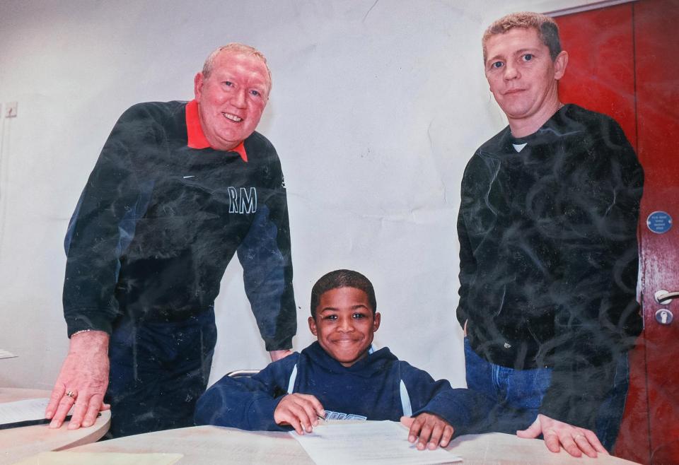 Ainsley Maitland-Niles signing his first Arsenal deal