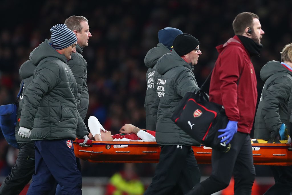 LONDON, ENGLAND - JANUARY 19: Hector Bellerin of Arsenal is stretchered off after receiving medical treatment during the Premier League match between Arsenal FC and Chelsea FC at Emirates Stadium on January 19, 2019 in London, United Kingdom. (Photo by Clive Rose/Getty Images)