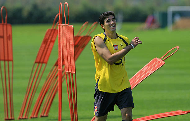 London, UNITED KINGDOM: Arsenal players Jose Antonio Reyes laughs during a practice session at the Club's training ground at London Colney, 11 May 2006, ahead of their Champions League final clash with Spanish side Barcelona in Paris 17 May. AFP PHOTO/ODD ANDERSEN