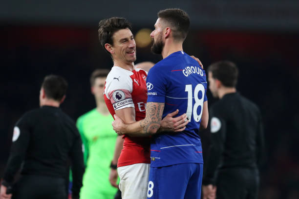 LONDON, ENGLAND - JANUARY 19: Olivier Giroud of Chelsea and Laurent Koscielny of Arsenal embrace after the Premier League match between Arsenal FC and Chelsea FC at Emirates Stadium on January 19, 2019 in London, United Kingdom. (Photo by Catherine Ivill/Getty Images)