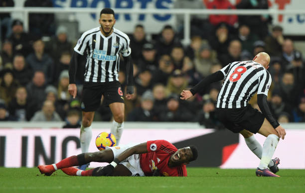 NEWCASTLE UPON TYNE, ENGLAND - JANUARY 02:  Paul Pogba is fouled by Jonjo Shelvey during the Premier League match between Newcastle United and Manchester United at St. James Park on January 2, 2019 in Newcastle upon Tyne, United Kingdom.  (Photo by Stu Forster/Getty Images)