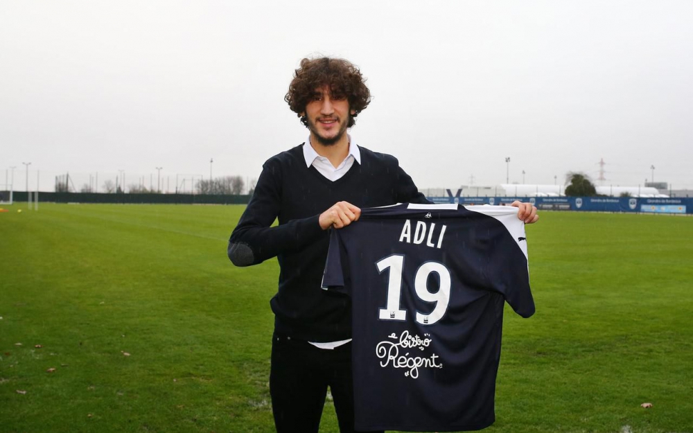 Yacine Adli signs for Bordeaux (Photo via Le Parisien)