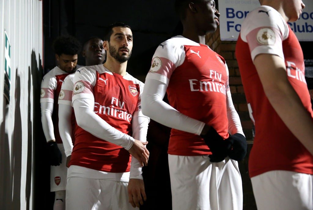 BOREHAMWOOD, ENGLAND - FEBRUARY 04: Henrikh Mkhitaryan of Arsenal and his team mates prepare to enter the pitch ahead of the Premier League 2 match between Arsenal and West Ham at Meadow Park on February 04, 2019 in Borehamwood, England. (Photo by Alex Pantling/Getty Images)