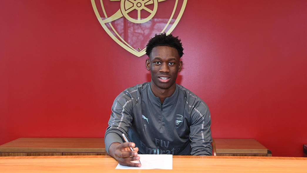 ST ALBANS, ENGLAND - FEBRUARY 08: Flo Balogun signs a new Arsenal contract at London Colney on February 08, 2019 in St Albans, England. (Photo by Stuart MacFarlane/Arsenal FC via Getty Images)