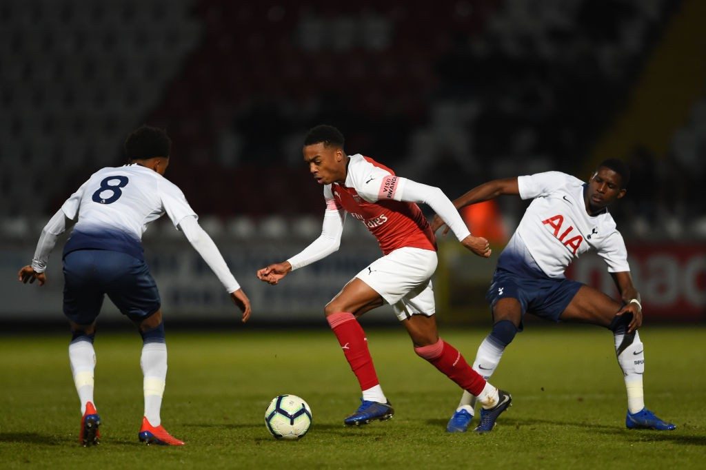 STEVENAGE, ENGLAND - FEBRUARY 15: Joe Willock of Arsenal takes on Tashan Oakley-Boothe of Tottenham Hotspur during the Premier League 2 match between Tottenham Hotspur and Arsenal at Lamex Stadium on February 15, 2019 in Stevenage, United Kingdom. (Photo by Harriet Lander/Getty Images)