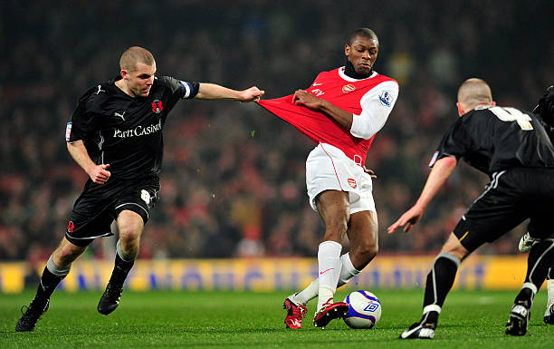 Arsenal's French midfielder Abou Diaby (C) vies with Leyton Orient's Republic of Ireland midfielder Stephen Dawson (L) during their FA Cup fifth round replay football match against Leyton Orient at the Emirates Stadium, London, England, on March 2, 2011.   AFP PHOTO/ GLYN KIRKFOR EDITORIAL USE ONLY Additional licence required for any commercial/promotional use or use on TV or internet (except identical online version of newspaper) of Premier League/Football League photos. Tel DataCo +44 207 2981656. Do not alter/modify photo. 