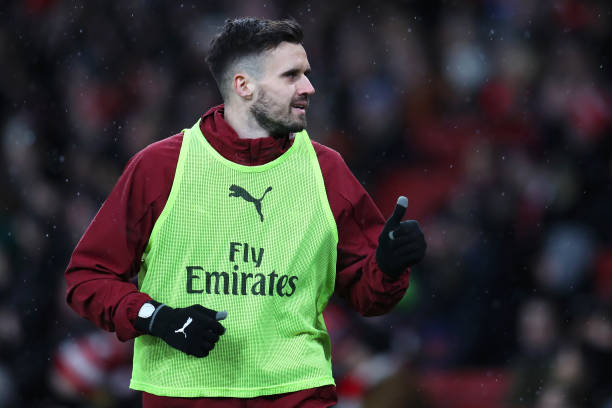 LONDON, ENGLAND - JANUARY 29: Carl Jenkinson of Arsenal warms up during the Premier League match between Arsenal and Cardiff City at Emirates Stadium on January 29, 2019 in London, United Kingdom. (Photo by Catherine Ivill/Getty Images)