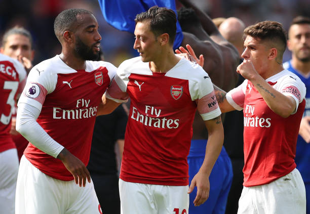 CARDIFF, WALES - SEPTEMBER 02:  Alexandre Lacazette, Mesut Ozil and Lucas Torreira of Arsenal celebrate victory after the Premier League match between Cardiff City and Arsenal FC at Cardiff City Stadium on September 2, 2018 in Cardiff, United Kingdom.  (Photo by Catherine Ivill/Getty Images)
