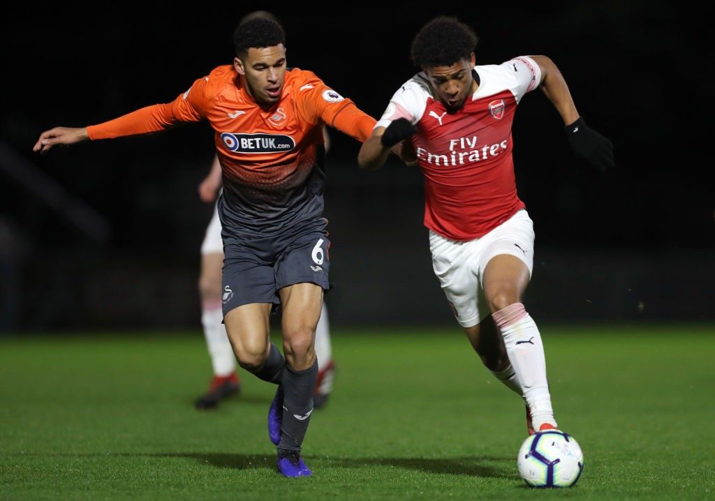 BOREHAMWOOD, ENGLAND - MARCH 04: Xavier Amaechi of Arsenal is challenged by Ben Cabango of Swansea City during the Premier League 2 match between Arsenal and Swansea City at Meadow Park on March 04, 2019 in Borehamwood, England. (Photo by James Chance/Getty Images)
