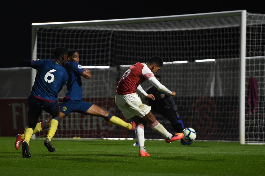 BOREHAMWOOD, ENGLAND - MARCH 29: Tyreece John-Jules scores his team's first goal during the Premier League 2 match between Arsenal and West Ham United at Meadow Park on March 29, 2019 in Borehamwood, England. (Photo by Harriet Lander/Getty Images)