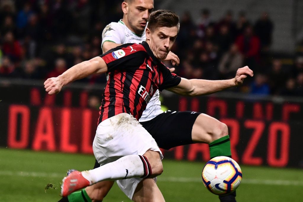 AC Milan's Polish forward Krzysztof Piatek fights for the ball with Sassuolo's Turkish defender Merih Demiral during the Italian Serie A football match between AC Milan and Sassuolo on March 2, 2019 at the San Siro stadium in Milan. (Photo by MARCO BERTORELLO / AFP / Getty Images)