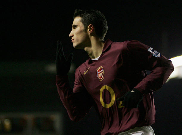 LONDON - NOVEMBER 26: Robin van Persie of Arsenal celebrates scoring the third goal during the FA Barclays Premiership match between Arsenal and Blackburn Rovers at Highbury on November 26, 2005 in London, England. (Photo by Clive Mason/Getty Images)