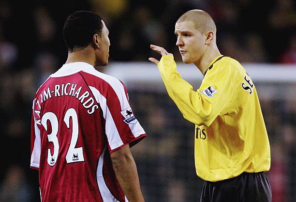 SHEFFIELD, UNITED KINGDOM - DECEMBER 30: Colin Kazim-Richards of Sheffield and Phillippe Senderos of Arsenal exchange words during the Barclays Premiership match between Sheffield United and Arsenal at Bramall Lane on December 30, 2006 in Sheffield, England. (Photo by Ross Kinnaird/Getty Images)SHEFFIELD, UNITED KINGDOM - DECEMBER 30: Colin Kazim-Richards of Sheffield and Phillippe Senderos of Arsenal exchange words during the Barclays Premiership match between Sheffield United and Arsenal at Bramall Lane on December 30, 2006 in Sheffield, England. (Photo by Ross Kinnaird/Getty Images)