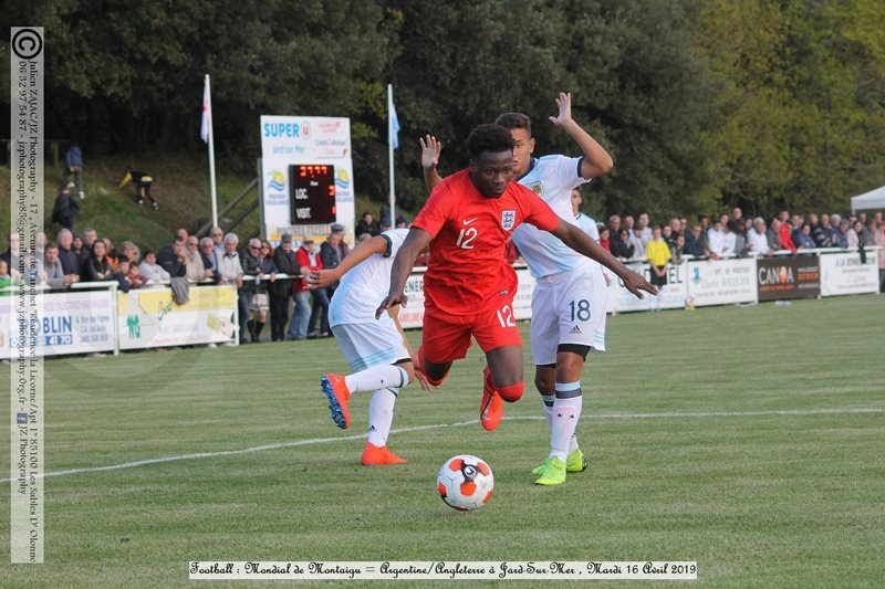 Daniel Oyegoke winning a penalty against Argentina at the Montaigu Tournament. (Photo via Facebook / JZPhotography85)