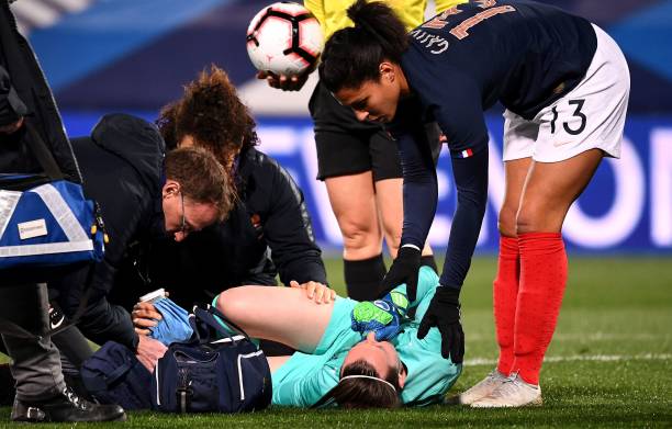 France's goalkeeper Pauline Peyraud-Magnin is tretaed by medical staff on the pitch after being injured during the FIFA international friendly football match between France and Japan at the Abbe-Deschamps Stadium in Auxerre, on April 4, 2019. (Photo by FRANCK FIFE / AFP) 