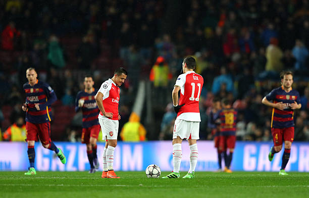 BARCELONA, SPAIN - MARCH 16: Alexis Sanchez (L) and Mesut Ozil (R) of Arsenal show their dejection after Barcelona's first goal during the UEFA Champions League round of 16, second Leg match between FC Barcelona and Arsenal FC at Camp Nou on March 16, 2016 in Barcelona, Spain. (Photo by Richard Heathcote/Getty Images)