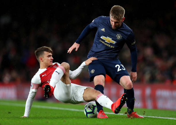 LONDON, ENGLAND - MARCH 10: Denis Suarez of Arsenal battles for possession with Luke Shaw of Manchester United during the Premier League match between Arsenal FC and Manchester United at Emirates Stadium on March 10, 2019 in London, United Kingdom. (Photo by Catherine Ivill/Getty Images)