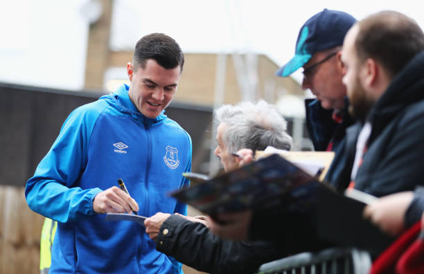 BURNLEY, ENGLAND - DECEMBER 26:  Michael Keane of Everton signs autographs as he arrives prior to the Premier League match between Burnley FC and Everton FC at Turf Moor on December 26, 2018 in Burnley, United Kingdom.  (Photo by Bryn Lennon/Getty Images)