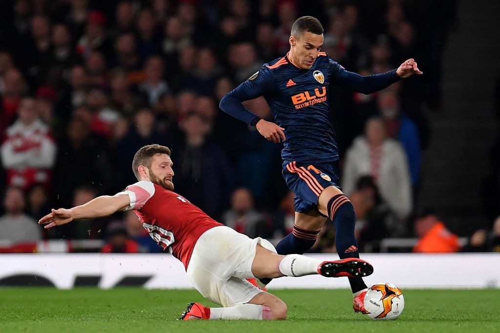 LONDON, ENGLAND - MAY 02: Shkodran Mustafi of Arsenal tackles Rodrigo Moreno of Valencia during the UEFA Europa League Semi Final First Leg match between Arsenal and Valencia at Emirates Stadium on May 2, 2019 in London, England. (Photo by Justin Setterfield/Getty Images)