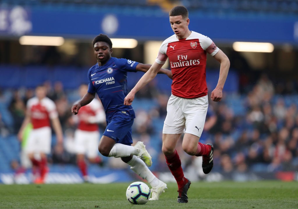 LONDON, ENGLAND - APRIL 15: Charlie Gilmour of Arsenal controls the ball as Tariq Lamptey of Chelsea looks on during the Premier League 2 match between Chelsea and Arsenal at Stamford Bridge on April 15, 2019 in London, England. (Photo by Naomi Baker/Getty Images)