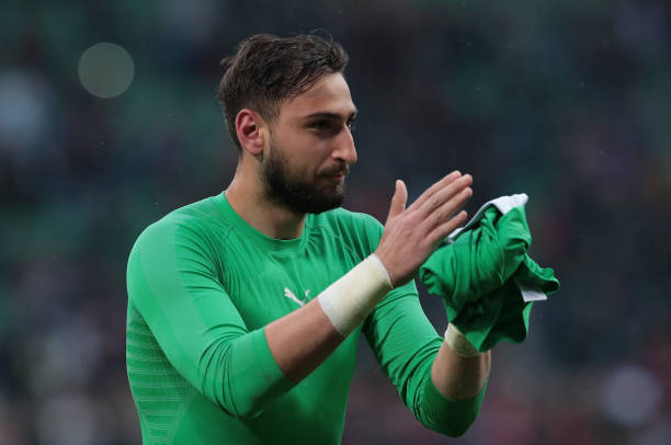 MILAN, ITALY - MAY 19: Gianluigi Donnarumma of AC Milan greets the fans at the end of the Serie A match between AC Milan and Frosinone Calcio at Stadio Giuseppe Meazza on May 19, 2019 in Milan, Italy. (Photo by Emilio Andreoli/Getty Images)