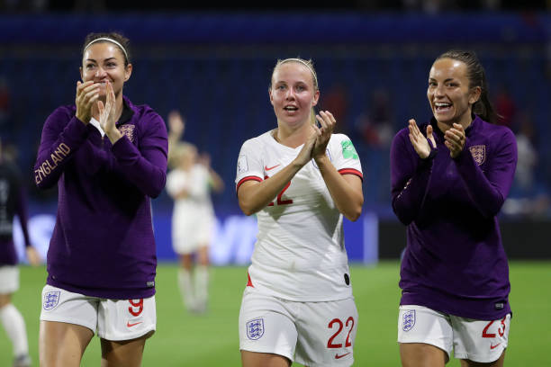 LE HAVRE, FRANCE - JUNE 27: (L-R) Jodie Taylor, Beth Mead and Lucy Staniforth of England celebrate victory following the 2019 FIFA Women's World Cup France Quarter Final match between Norway and England at Stade Oceane on June 27, 2019 in Le Havre, France. (Photo by Robert Cianflone/Getty Images)
