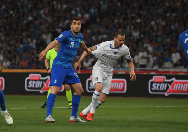 ATHENS, GREECE - JUNE 08: Giorgio Chiellini of Italy competes for the ball with Sokratis of Greece during the UEFA Euro 2020 Qualifier between Greece and Italy on June 8, 2019 in Athens, Greece. (Photo by Claudio Villa/Getty Images)