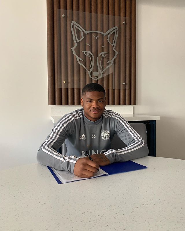 Vontae Daley-Campbell signs his contract with Leicester City (Photo via Instagram / Vontae.Campbell)