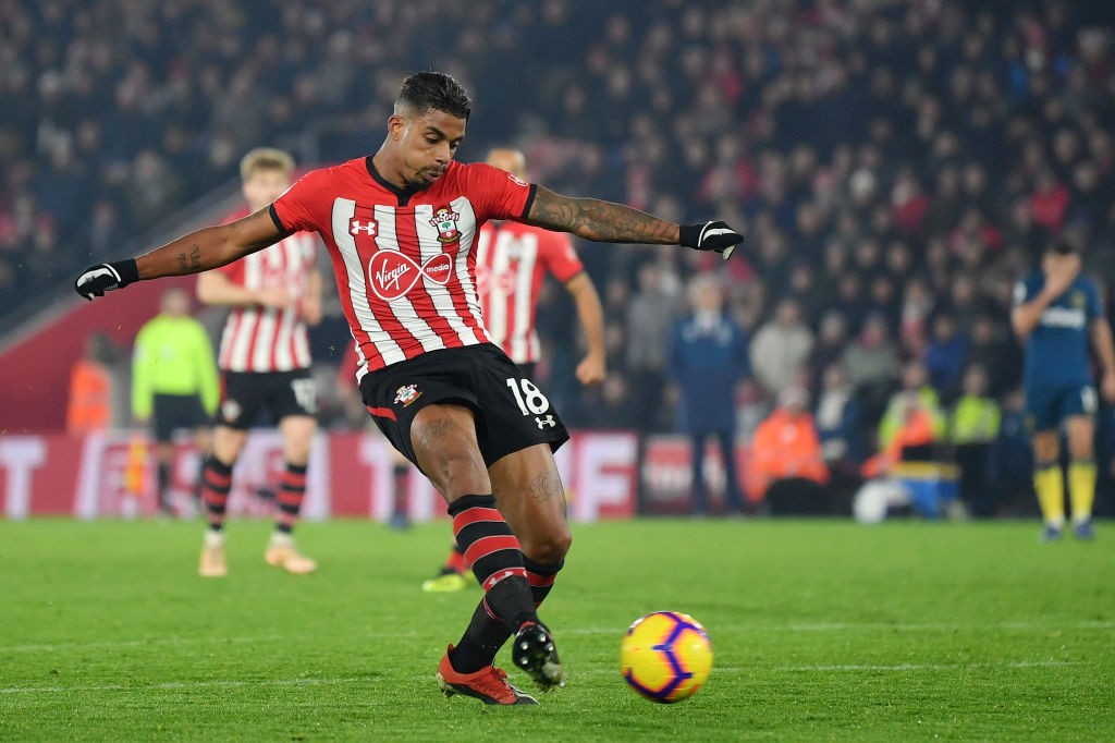 SOUTHAMPTON, ENGLAND - DECEMBER 27: Mario Lemina of Southampton shoots during the Premier League match between Southampton FC and West Ham United at St Mary's Stadium on December 27, 2018, in Southampton, United Kingdom. (Photo by Dan Mullan/Getty Images)