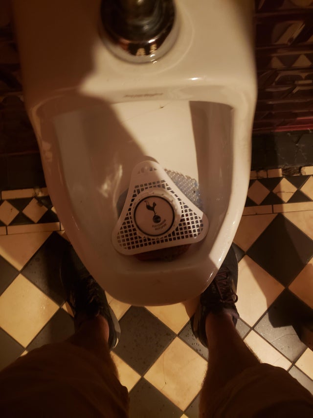 spurs urinal