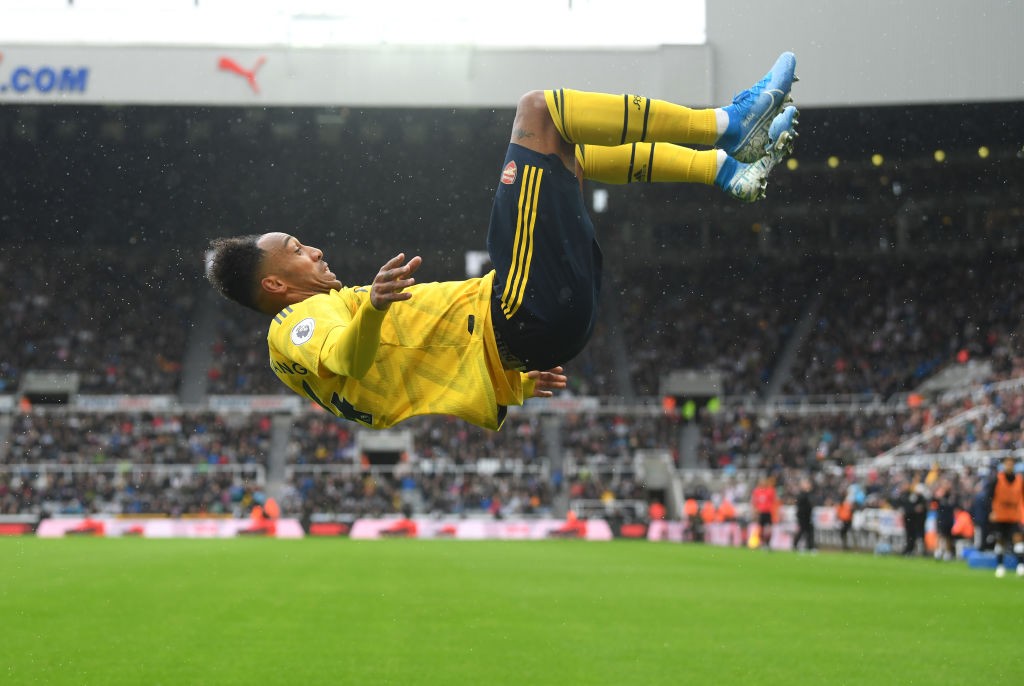 NEWCASTLE UPON TYNE, ENGLAND - AUGUST 11: Arsenal player Pierre-Emerick Aubameyang celebrates with a somersault after scoring the winning goal during the Premier League match between Newcastle United and Arsenal FC at St. James Park on August 11, 2019, in Newcastle upon Tyne, United Kingdom. (Photo by Stu Forster/Getty Images)