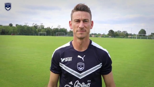 Laurent Kosciely in his signing video for Bordeaux (Photo via Twitter / Girondins)